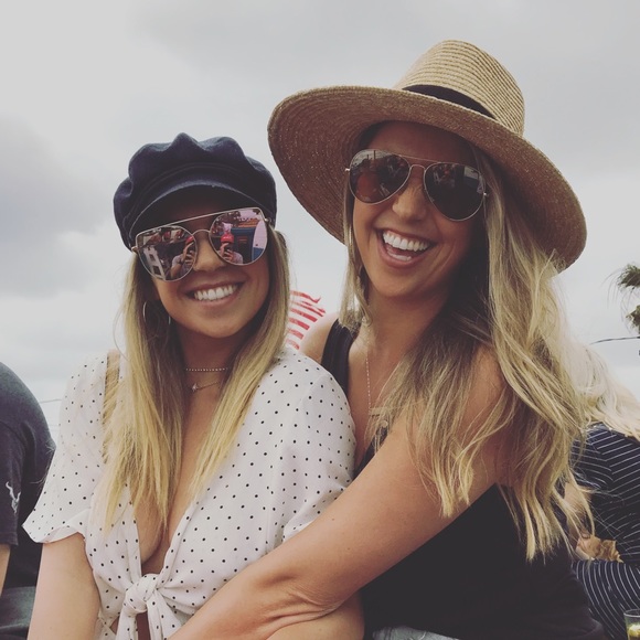 Meet your Posher, Nicolette - Picture 1 of 1